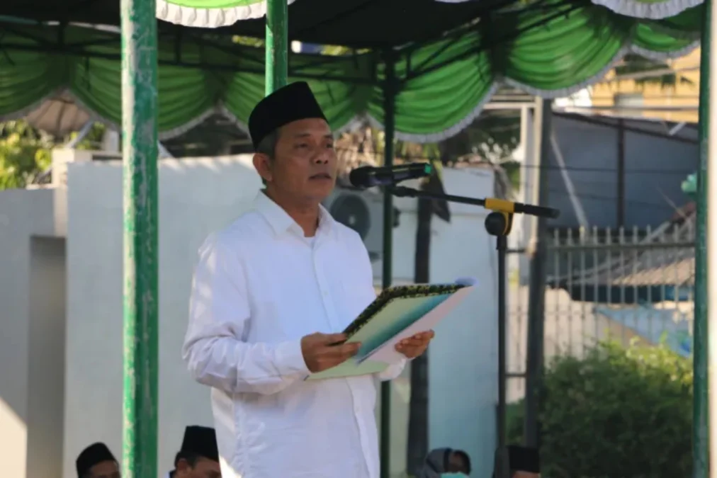 PERINGATI. IAIN Syekh Nurjati Cirebon memperingati Hari Lahir Pancasila, Kamis (1/6/2023). Upacara peringatan dimpin Rektor Prof Dr H Aan Jaelani MAg di halaman rektorat kampus setempat. FOTO : SUWANDI/RAKYAT CIREBON