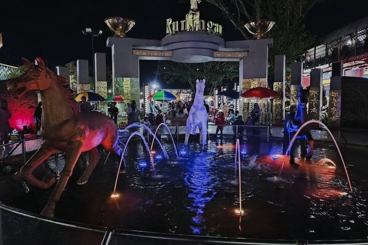 Alun Alun Kuningan Menjadi Tempat Wisata Malam Romantis Anti Mainstream