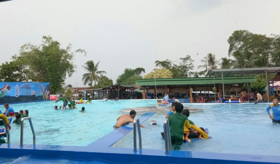 Kolam Berenang J&J Kuningan