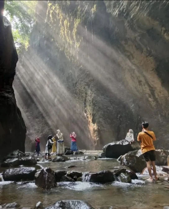 Wisata Curug Ibun Pelangi Majalengka