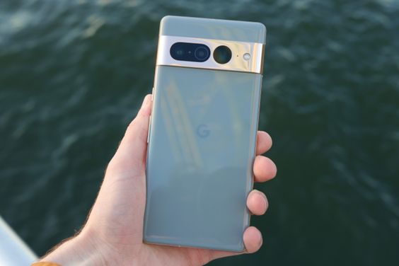 Desain Google Pixel 7 Pro pada Bagian Belakang Smartphone. Foto: pinterest