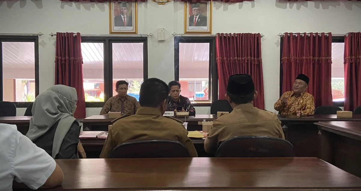 RAKER. Rapat kerja Komisi I bersama Bapenda, Inspektorat dan DPMPD. FOTO: ZEZEN ZAENUDIN ALI/RAKCER.ID