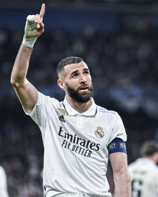 Karim Benzema saat Jadi Kapten di Real Madrid. Foto: twitter.com/FabrizioRomano