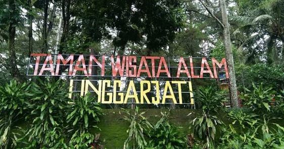 Taman Wisata Alam Linggarjati Kuningan merupakan destinasi wisata yang ada wisata kolam renangnya. Foto: pinterest