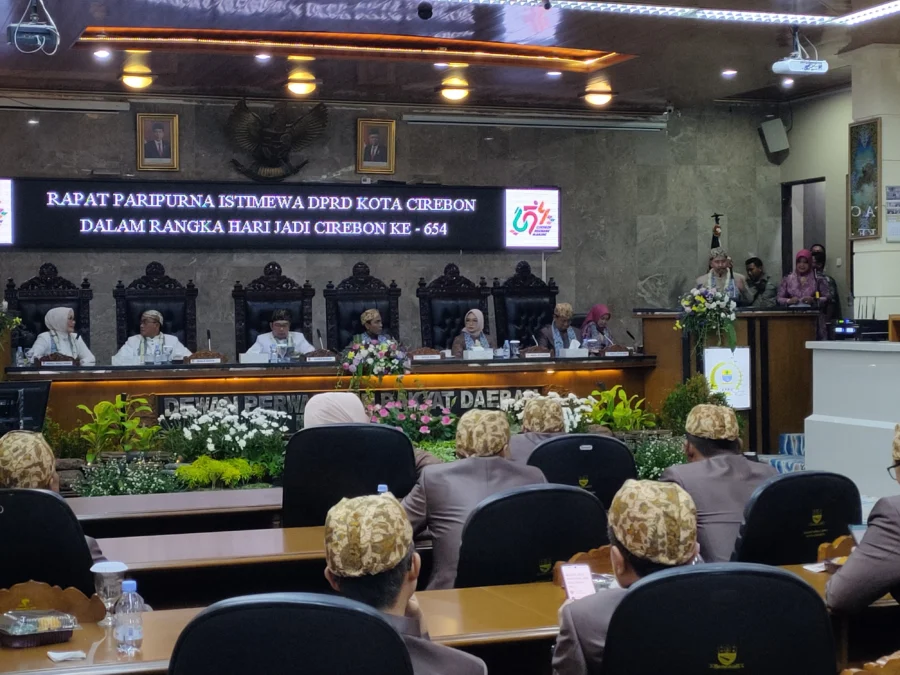 DPRD Kota Cirebon menggelar Rapat Paripurna Istimewa dalam rangka Hari Jadi Cirebon ke-654, Rabu (19/7/2023). Ada 3 makna hari jadi Cirebon ke-654.