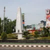 Tugu Proklamasi Dekat Alun-alun Kejaksan