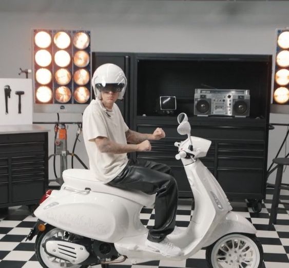 Harga Vespa Justin Bieber Rp73 Jutaan ! Ternyata Ini Keistimewaannya