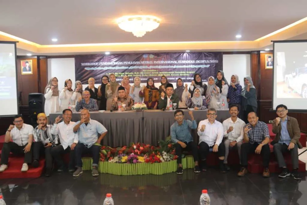 KARYA ILMIAH. Fakultas Dakwah dan Komunikasi Islam (FDKI) IAIN Syekh Nurjati Cirebon gelar Workshop Pendampingan Penulisan Artikel Internasional Terindeks (Scopus/Wos) dengan tema 'Meningkatkan Kualitas Penulis Artikel Jurnal Internasional', Senin (17/7/2023). FOTO : IST/RAKCER.ID