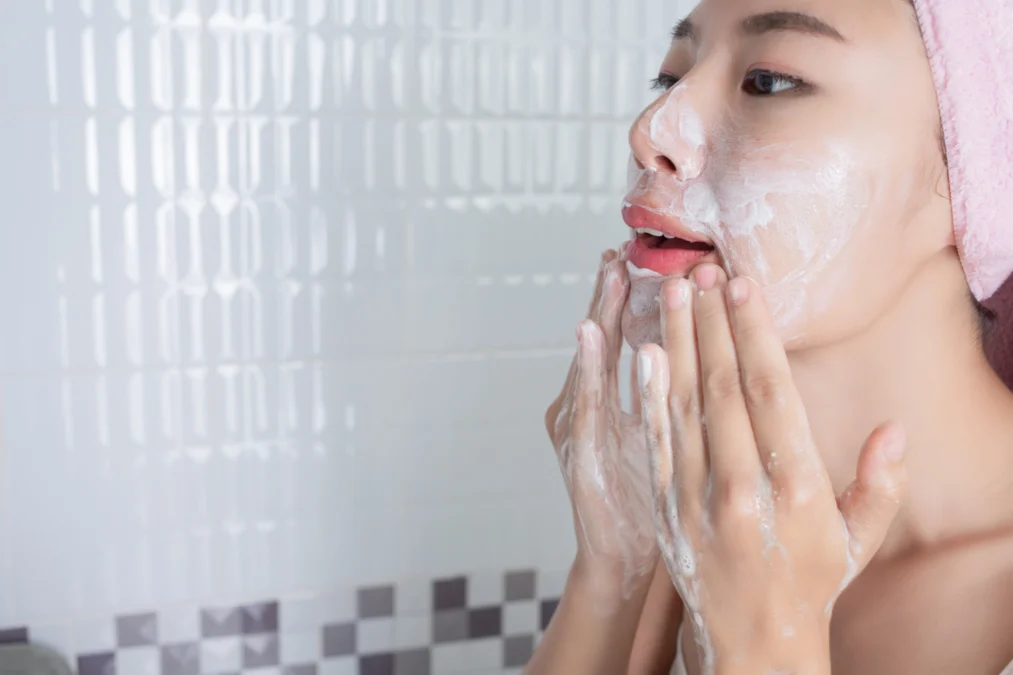 facial wash yang mengandung BHA