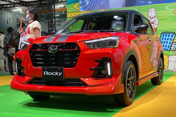 City Car Daihatsu Rocky Turbo Mirip Toyota Raize, Bagusan Mana ?