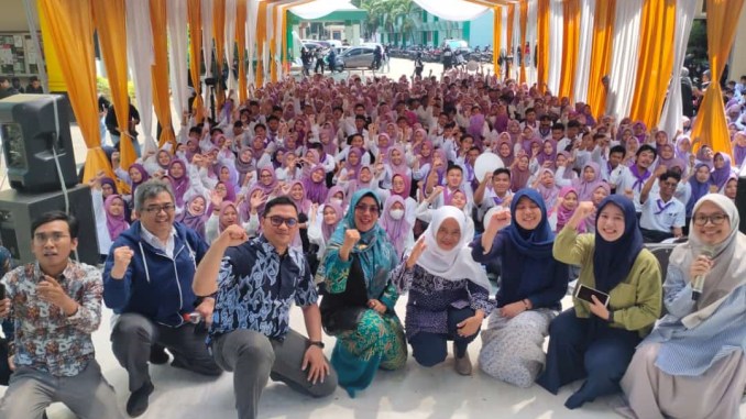 PBAK. Kegiatan tersebut merupakan serangkainan kegiatan PBAK Institut yang sebelumnya dilaksanakan tingkat institut yang dihadiri 3371 maba, Selasa (22/8/2023). FOTO : IST/RAKCER.ID