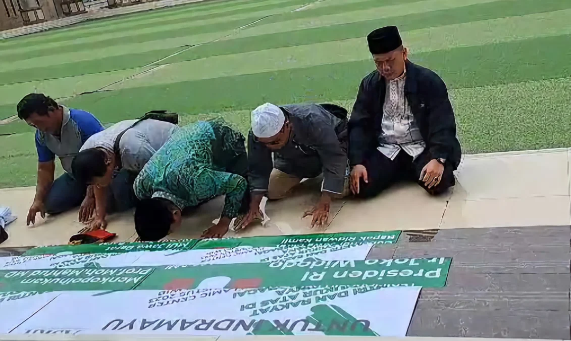 Perwakilan ASRII sujud syukur setelah Panji Gumilang ditahan