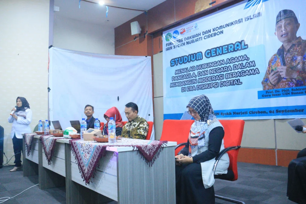 STUDIUM GENERAL. Fakultas Dakwah dan Komunikasi Islam (FDKI) IAIN Syekh Nurjati Cirebon menggelar Studium General bertema 'Menalar Hubungan Agama, Pancasila Dan Negara Dalam Membangun Moderasi Beragama di Era Disrupsi Digital', Senin (4/8/2023). FOTO : SUWANDI/RAKCER.ID