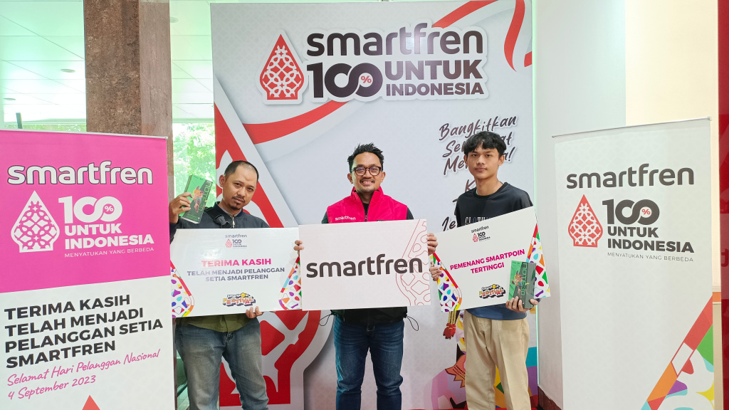 Smartfren Berikan Smartphone untuk Pelanggan Setia di Hari Pelanggan Nasional