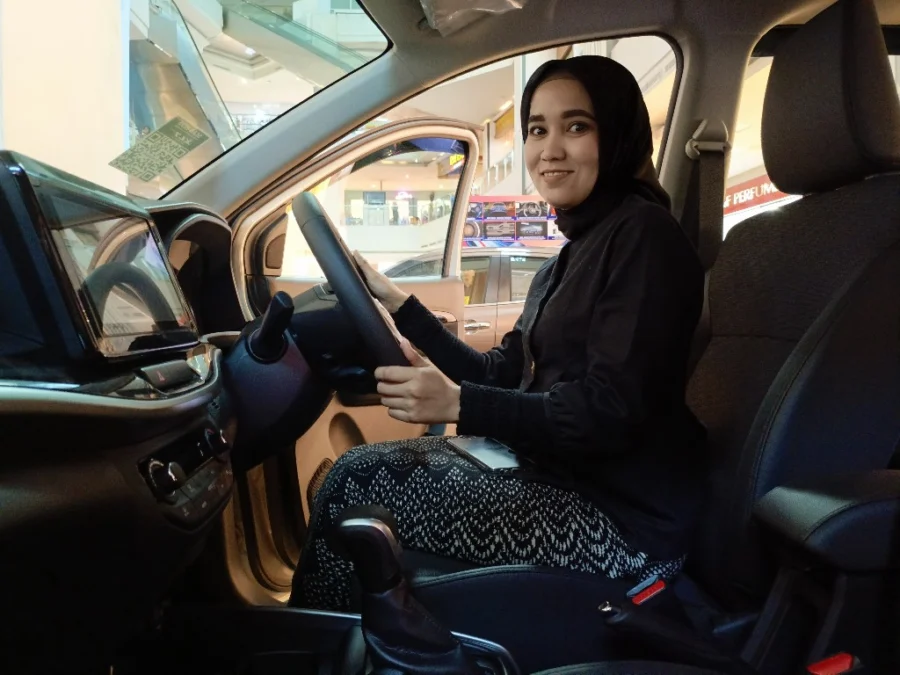 TEST DRIVE. Suzuki Day yang digelar PT. Cinta Damai Putra Bahagia (CDPB) di Atrium CSB Mall, 18 - 24 September 2023 dilengkapi beragam program menarik. Salah satunya test drive mobil hybrid Suzuki berhadiah langsung voucher menginap di Limerr Resto & Resort serta hadiah menarik lainnya. FOTO : SUWANDI/RAKCER.ID