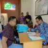 AKAD KREDIT MASAL. Proses akad kredit masal para pembeli unit rumah The Golden Mansion bersama BTN Cirebon disaksikan Direktur PT. Primayasa Propertindo Otong Zaenudin SE dan Branch Manager BTN Cirebon Bryan Andria, Selasa (26/9/2023).