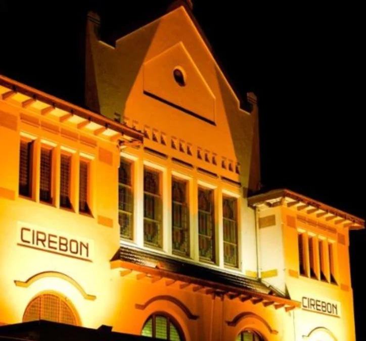 Ada 5 Tempat Ziarah Paling Populer di Cirebon yang Wajib Kamu Kunjungi!