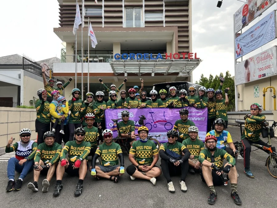 SEPEDA. Brompton Owners Serpong & Sekitarnya (BOSS) menggelar kegiatan Picnic Gogoleran Kuningan - Cirebon pada Jumat - Minggu (15-17/9/2023). FOTO : IST/RAKCER.ID