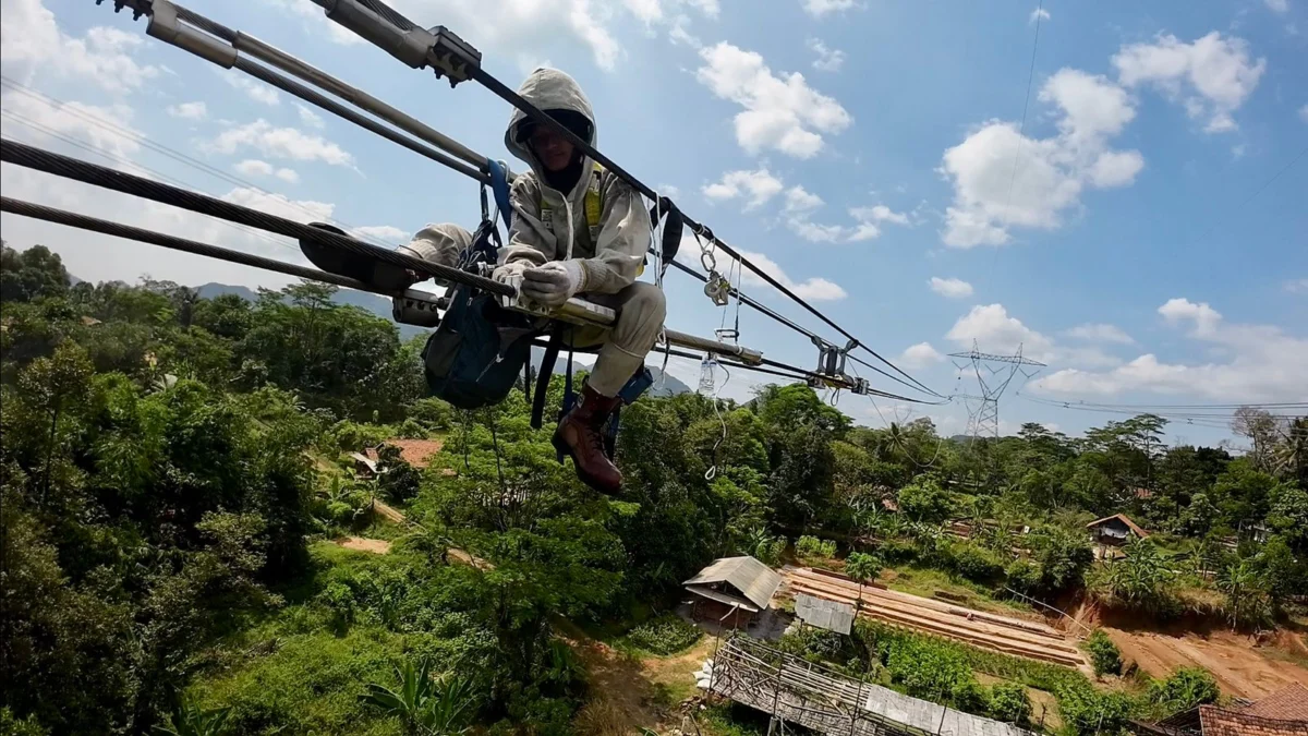 PLN Unit Induk Transmisi Jawa Bagian Tengah (UIT JBT), melalui Unit Pelaksana Transmisi (UPT) Cirebon