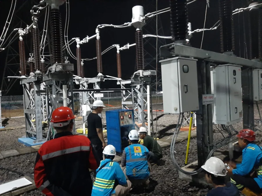 PLN.UPT CIREBON kembali mengoperasikan SUTT 150KV NEW Kadipaten-Sunyaragi untuk menjamin keandalan sistem kelistrikan. FOTO: ASEP SAEPUL MIELAH/ RAKCER.ID