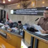 Ketua Pansus pembahas Raperda P4GNPN, Yusuf S Pd I saat menyampikan laporan di forum paripurna.