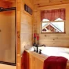 Desain Kamar Mandi Dengan Nuansa Kayu yang Estetik dan Inspiratif