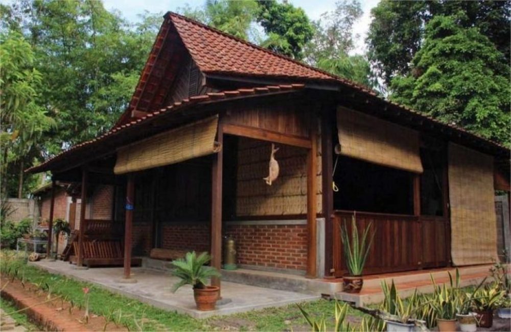 Rumah adat Badak Heuay