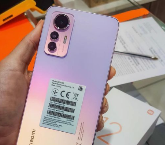 Review Xiaomi 12 Pro, Kemewahannya Terasa di Genggaman