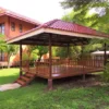 desain gazebo bahan kayu klasik