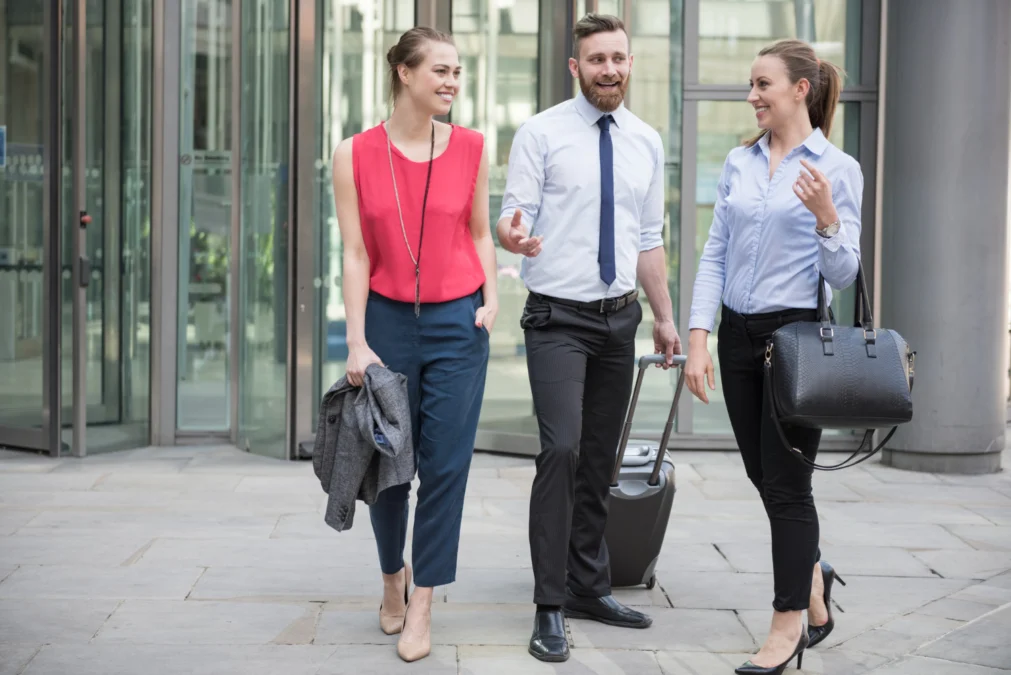 outfit kantor yang fashionable dan profesional