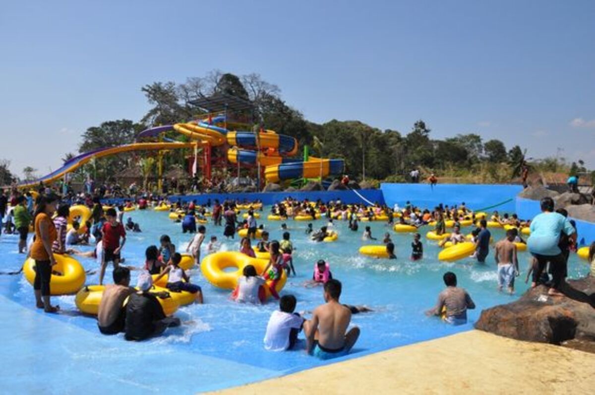 Destinasi kolam renang dan villa di Kuningan yang cocok untuk merayakan Tahun Baru