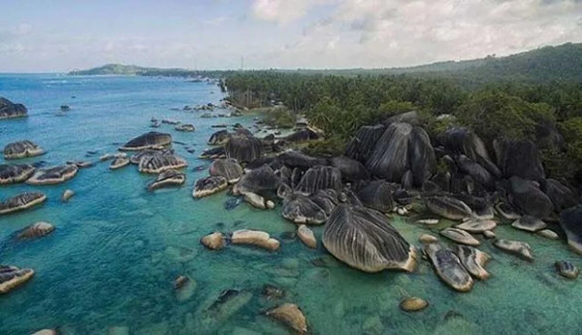 Keindahan Alif Stone Park, Surga Tersembunyi di Tepi Pantai Natuna