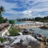 Nikmati keindahan Laut Cina Selatan dari Pantai Parai Tenggiri, Primadona Bangka Belitung