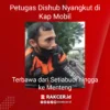 Petugas Dishub Nyangkut di Kap Mobil