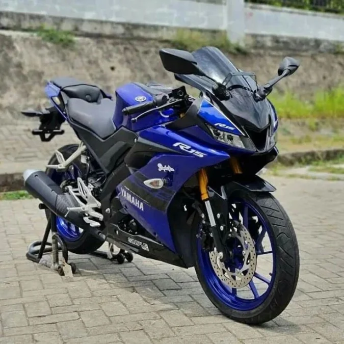 Menyelami Kecantikan Yamaha R15: Variasi Varian Warna yang Menggoda