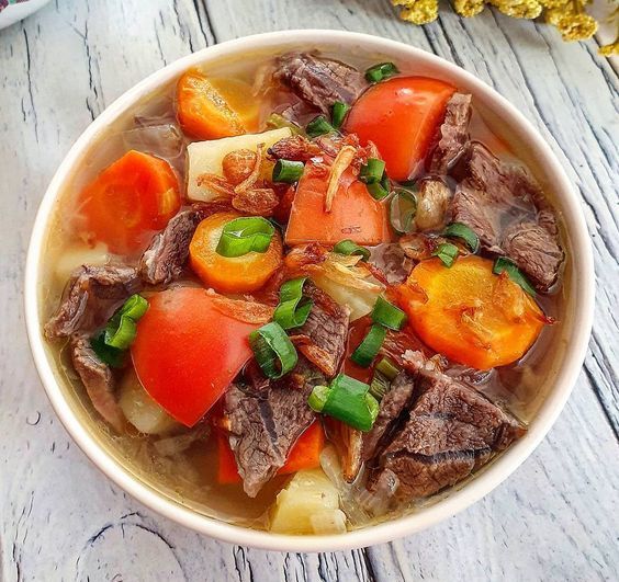 Resep Sup Tomat Daging Iris yang Simple dan Cocok di Makan saat Musim Hujan