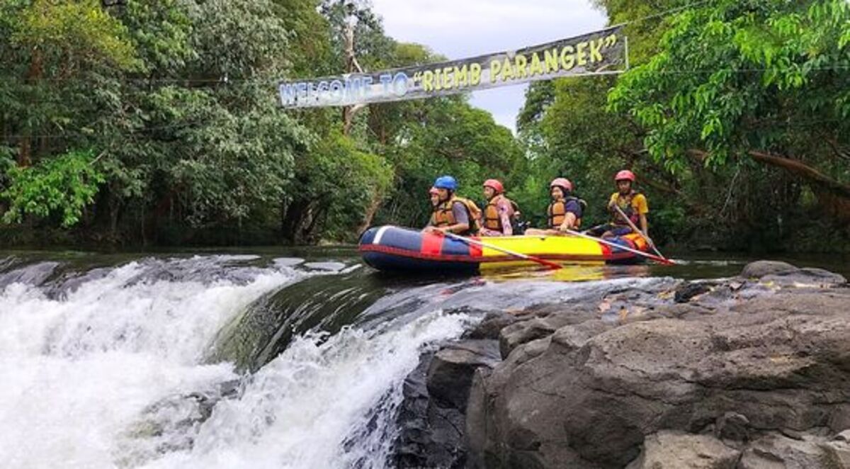 Rekomendasi Destinasi Wisata di Kalimantan Barat mulai dari Situs Sejarah Hingga Pemandangan Alam