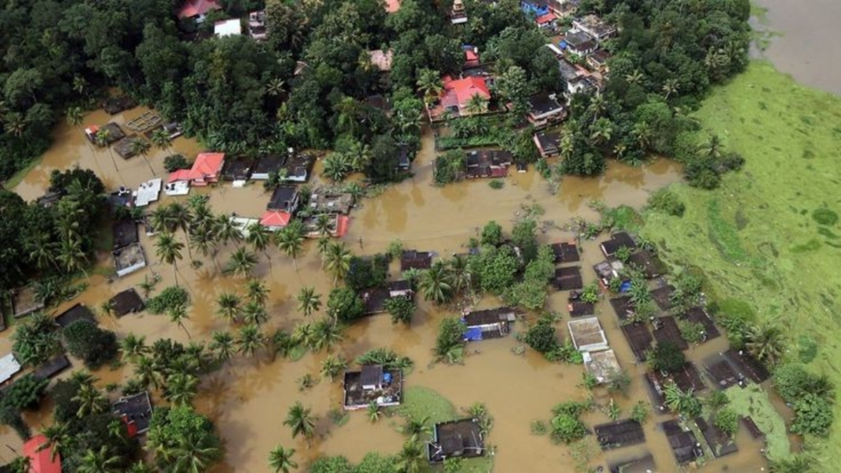 tanggul sungai Cipelang jebol