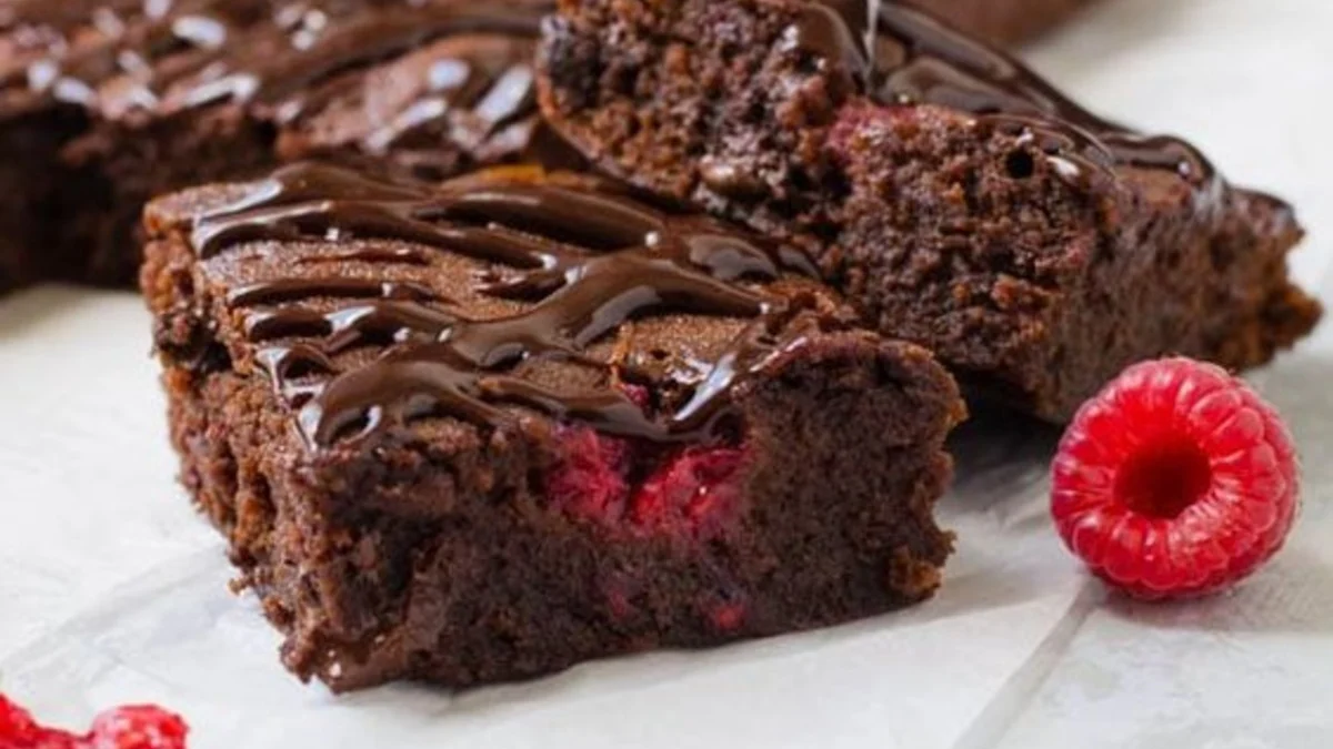 Resep Brownies Raspberry Choco Chips Rumahan yang Enak dan Lembut