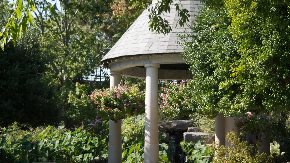 gazebo di rumah minimalis