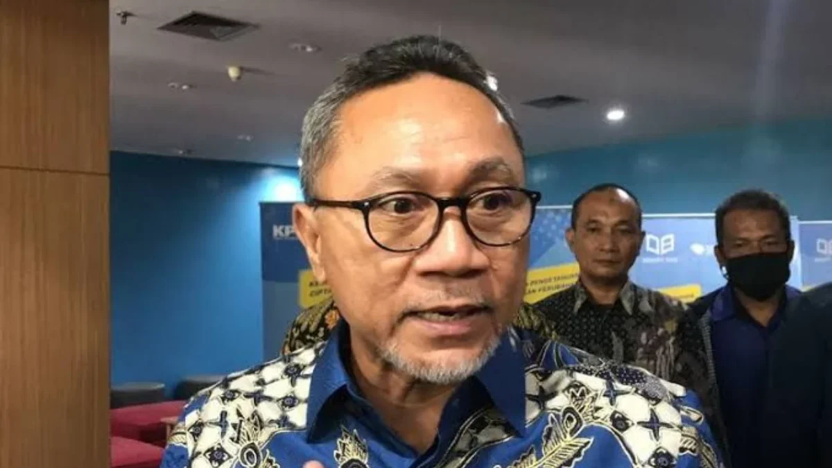 Momen Menteri Perdagangan Zulhas Blusukan ke Tanah Abang dengan Segepok Uang