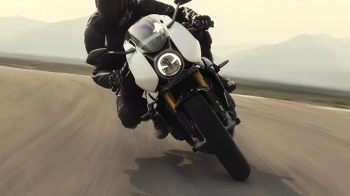 Triumph Speed Triple 1200 RR