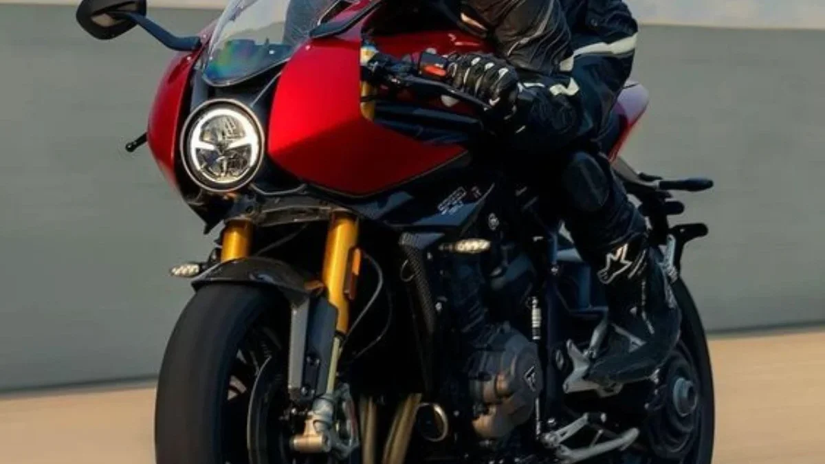 Triumph Speed Triple 1200 RR