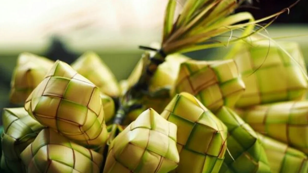 Mengapa Ketupat Identik dengan Lebaran? Simak Jawabannya Disini!