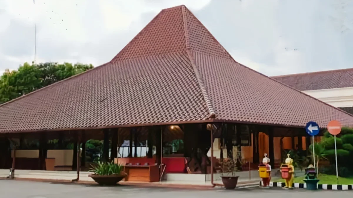 Pendopo Bupati Cirebon Dijadikan Tempat Pameran Keris Nasional