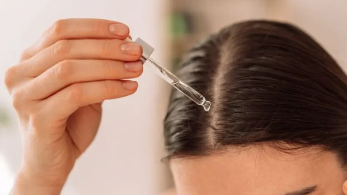 5 Kandungan Serum Rambut yang Wajib Ada di Rak Perawatanmu