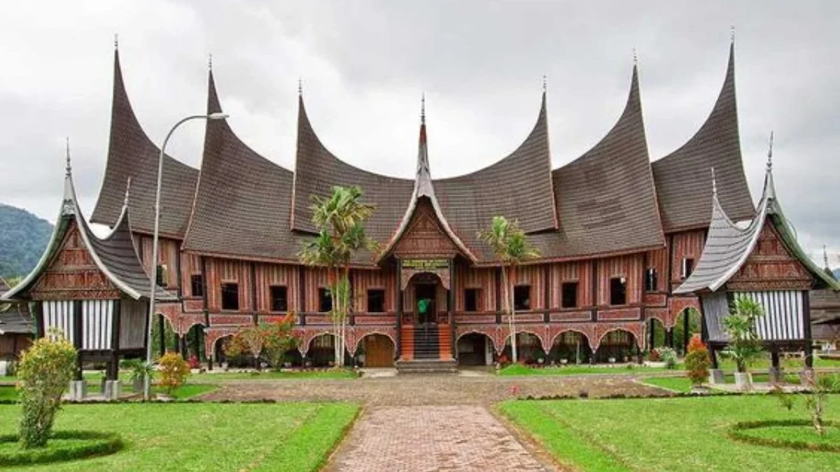 Mengenal Rumah Gadang, Rumah Tradisional Sumatera Barat yang Megah dan Menawan