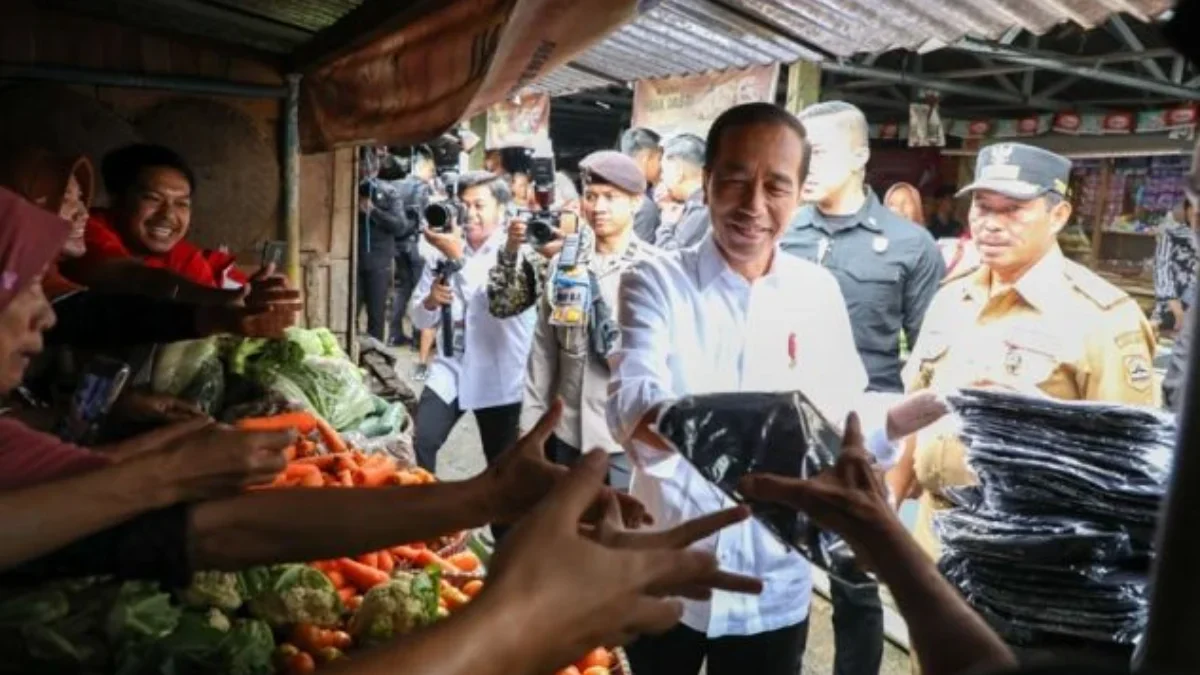 Presiden Jokowi Pastikan Harga Kebutuhan Pokok di Kalimantan Setara dengan Jawa