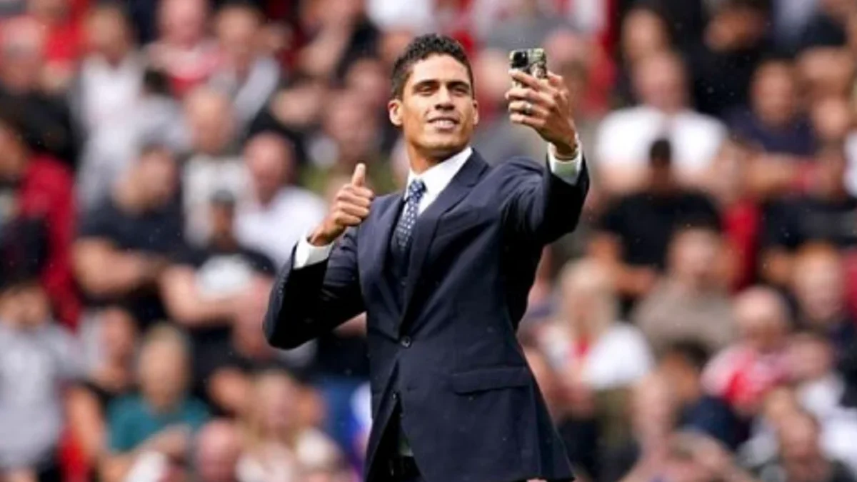 Resmi! Raphael Varane Gabung Como