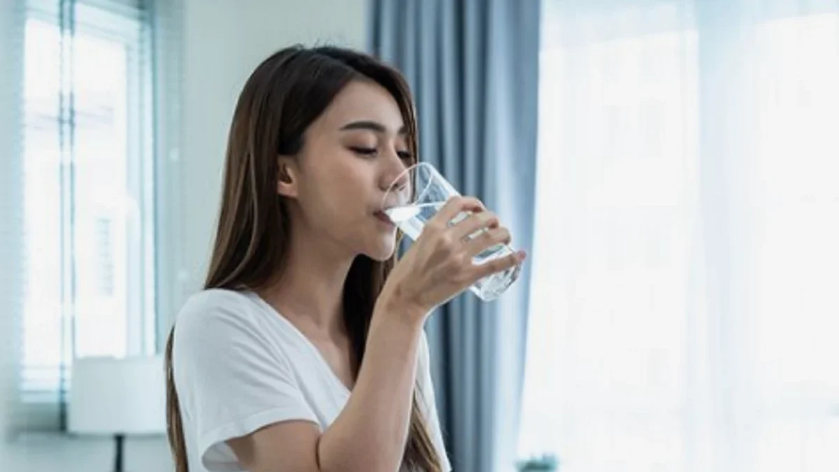 Kenali Bahaya Kurang Minum Air Putih, Apa Saja?